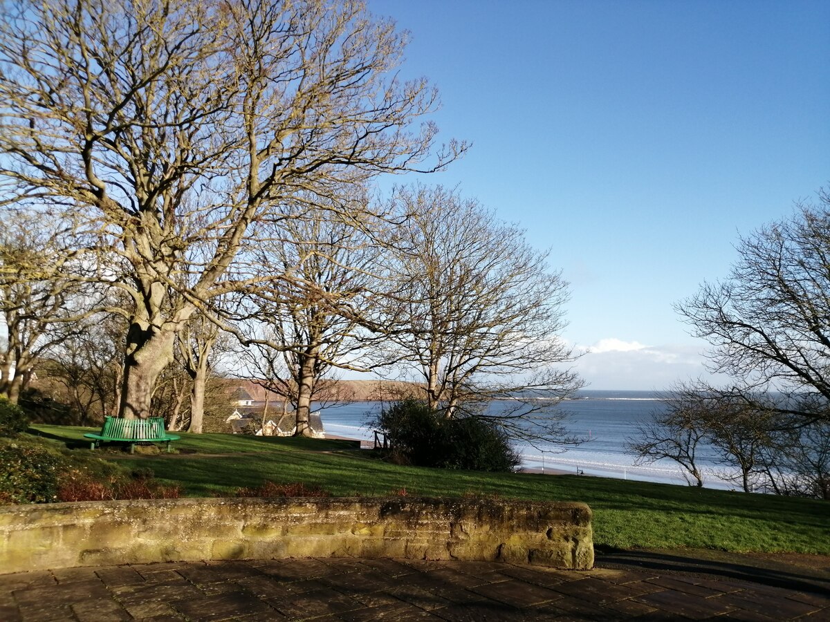 Evron Centre Overlooking Filey Bay - Filey Heritage Group